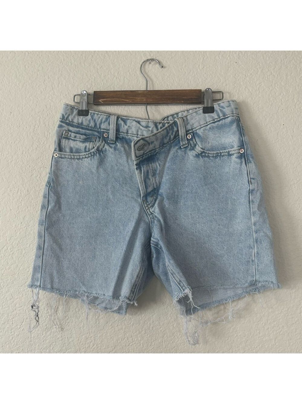 Wild Fable Bermuda‎ Shorts Size 0 Asymmetrical Crossover Waist Light Wash Denim